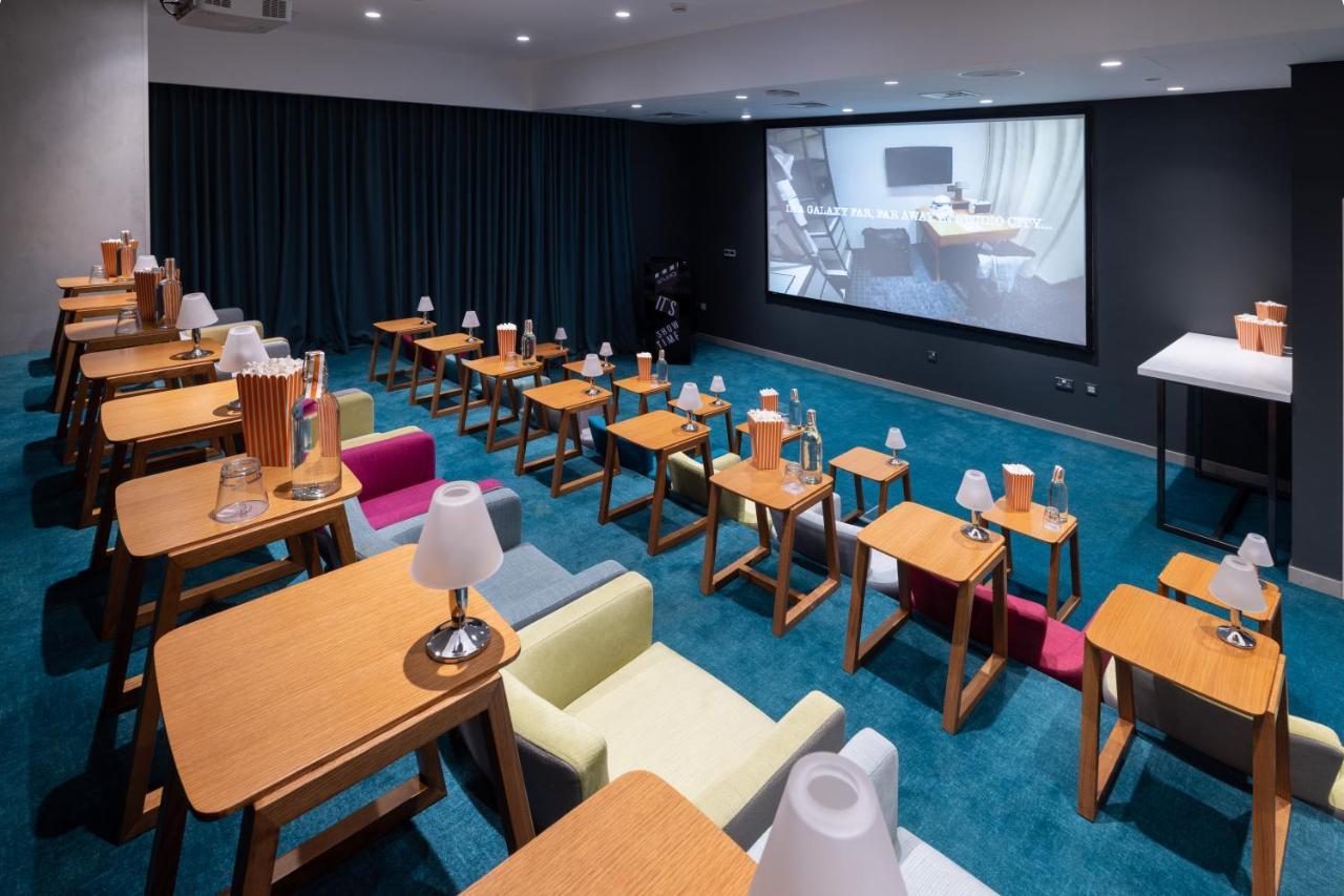 Studio One Hotel Dubai Exterior foto